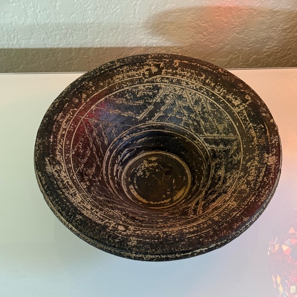 Stunning geometric patterning Textural Artisan Pottery Bowl - Picture 1 of 6